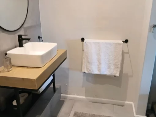 KING ROOM 5 (1)